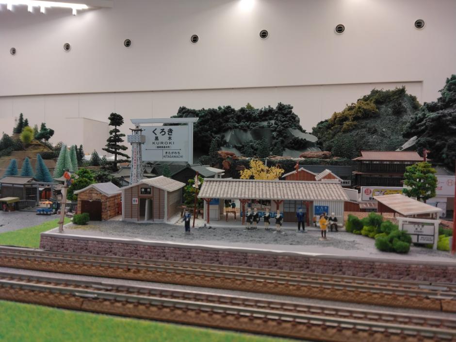 ダンボールＳＬ「Ｃ６２」とＮゲージジオラマ 九州芸文館動くイラストと猫漫画