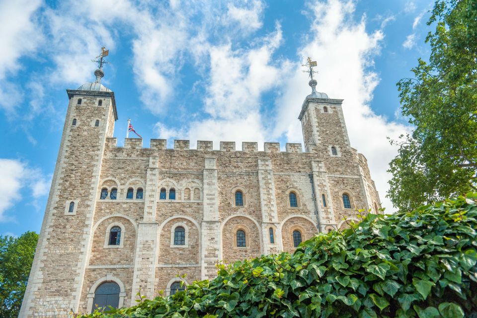 ロンドン塔チケット：王冠宝石とビーフィーターツアー含む - Hellotickets