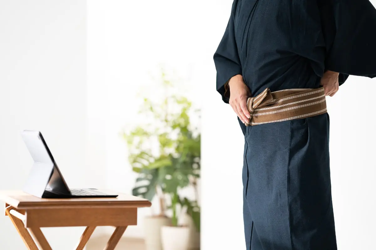 着付け教室、青華が解説。綺麗に見せる温泉浴衣、帯の結び方 – 青華きもの学院