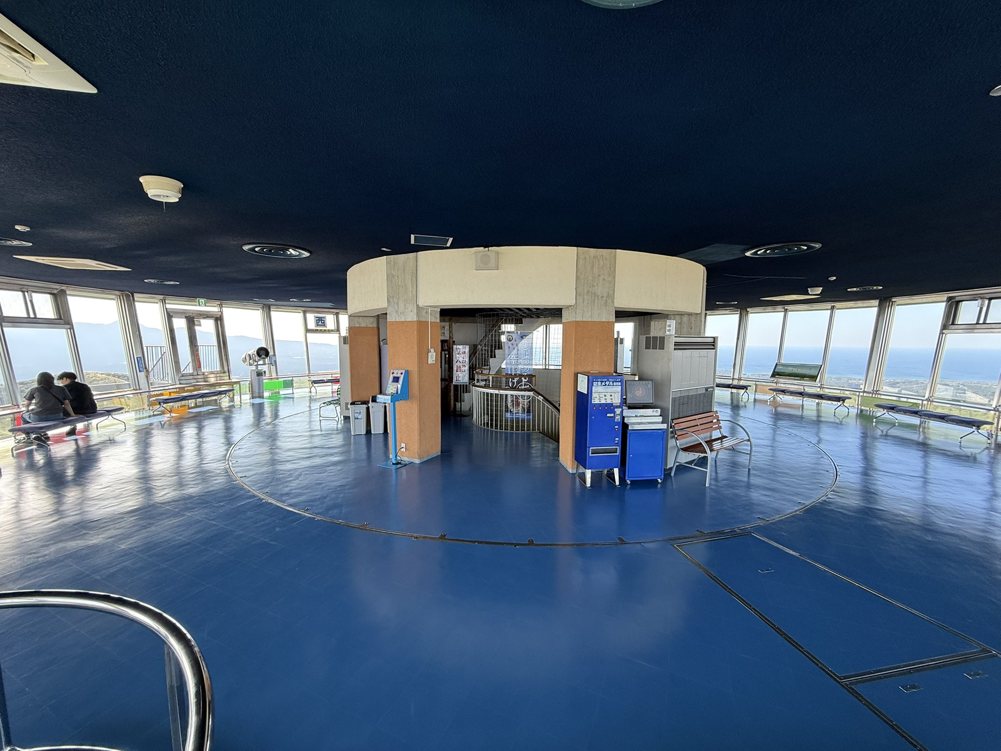 寒風山回転展望台 スカイレストラン ファミリオRestaurants