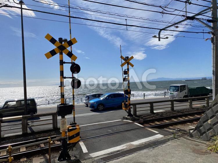 江ノ電「鎌倉高校前駅」の踏切が台湾人観光客に人気な訳 – *wagamama