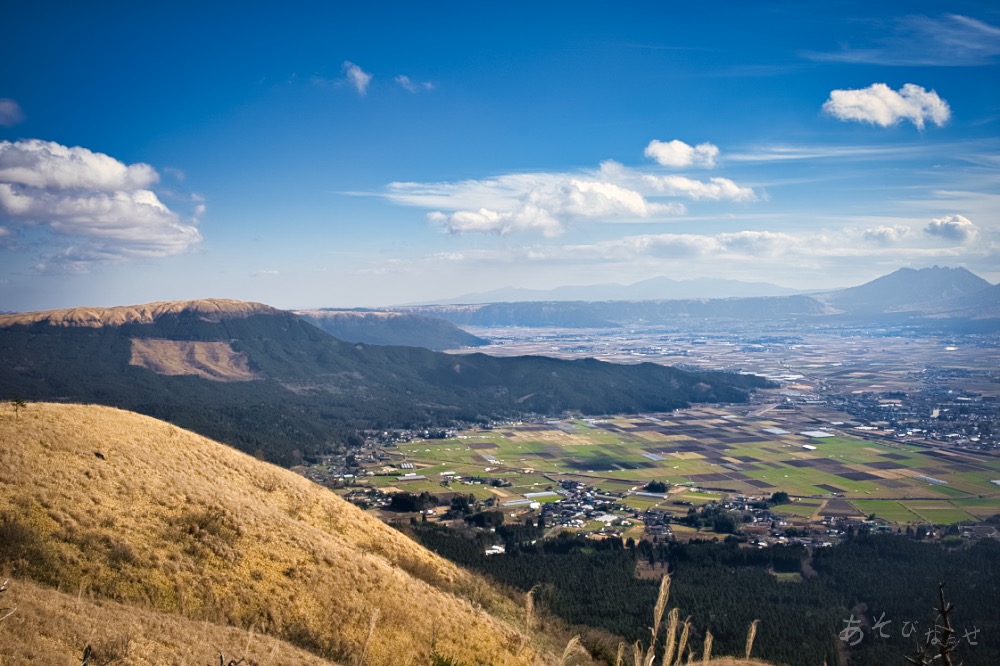 展望所の駐車場 - 阿蘇市、阿蘇スカイライン展望所の写真 - トリップアドバイザ
