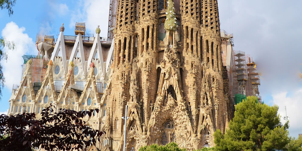 バルセロナ：サグラダ ファミリア優先入場ガイド付きツアーGetYourGuide