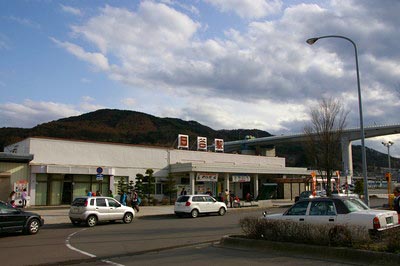 Feel Fine! : 岡谷駅から10.0km歩いてきて到達した辰野駅０番線から始発各停天竜峡行きに乗車