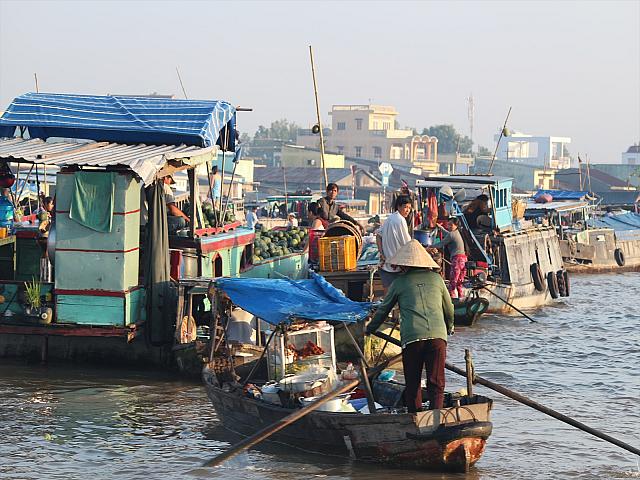 ベトナム南部カントーとヴィンロン旅行記漫画 水上マーケット、市場、空港でタクシードライバーさんと交渉、ベトナムのトイレ情報、他リコリスの旅とご飯